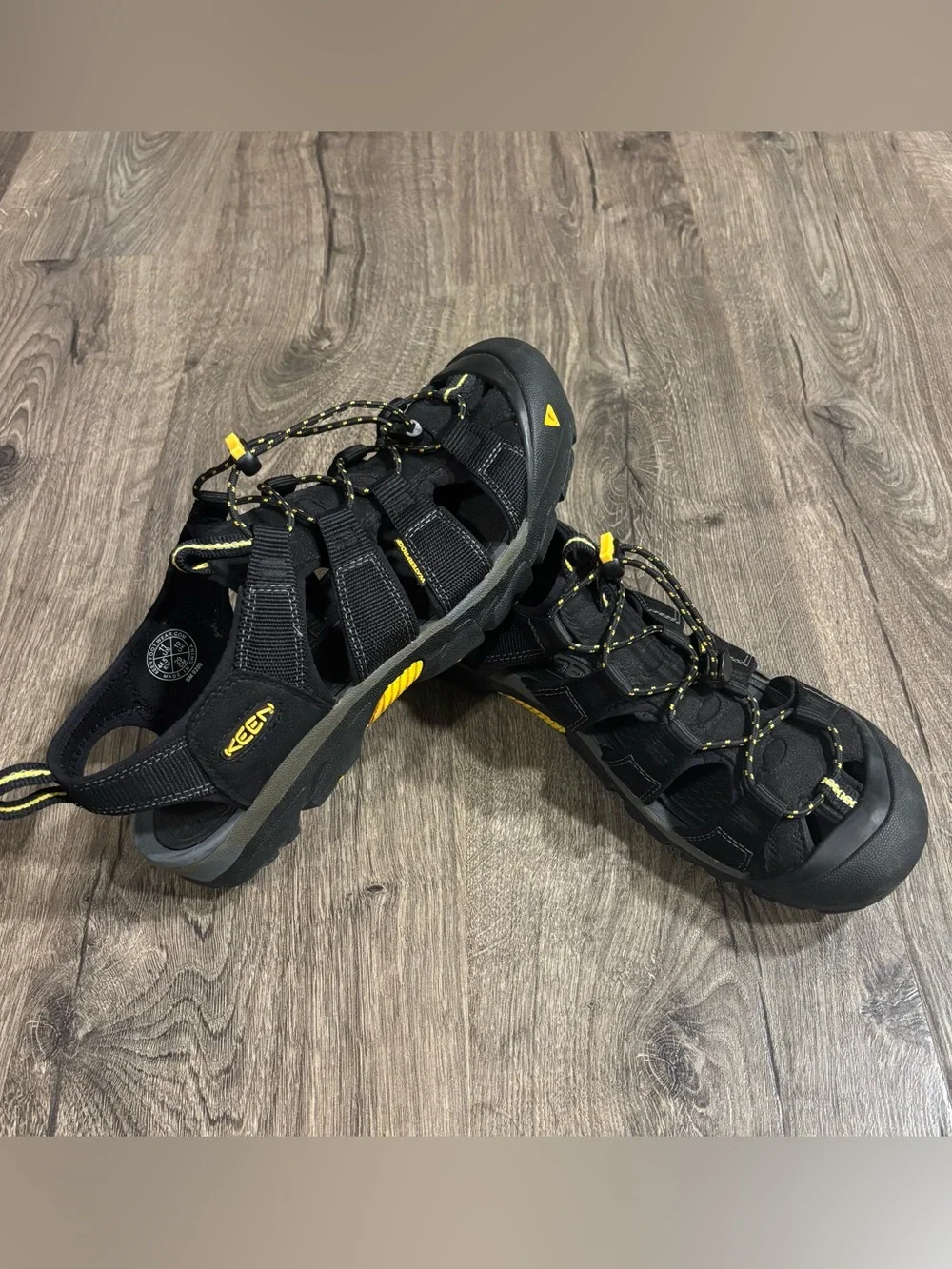 Keen black yellow